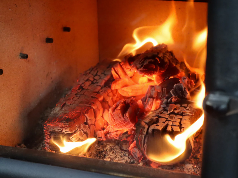 Mixed Kiln Dried Hardwood Logs Premium Plus 20KG Box